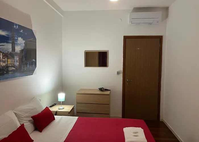 Проживание в семье Venice Popular