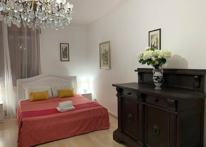 Проживание в семье Venice Popular *